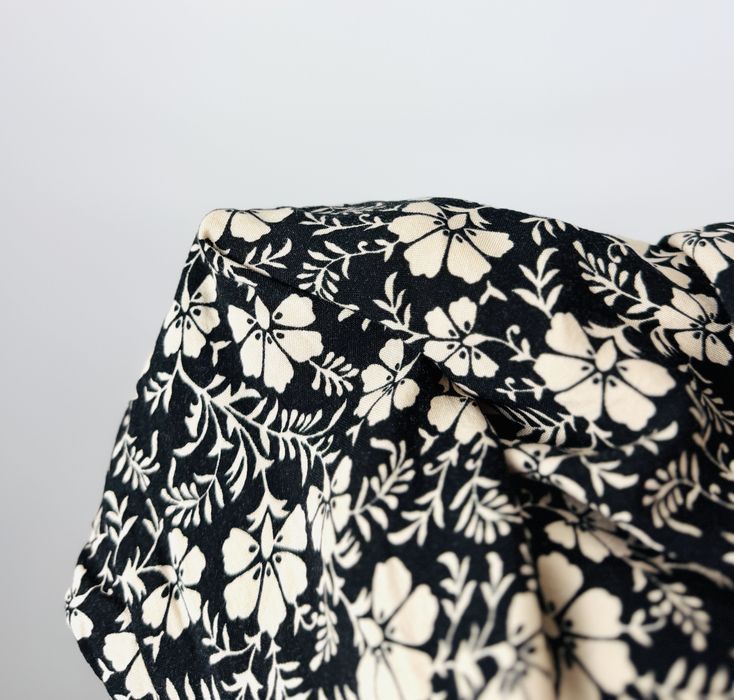 Czarna sukienka w drobne beżowe kwiaty XXL 44 George