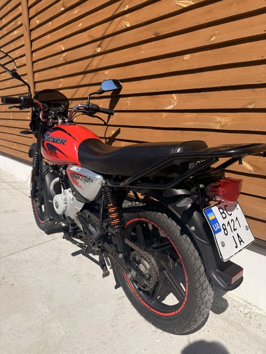 Bajaj boxer 150.