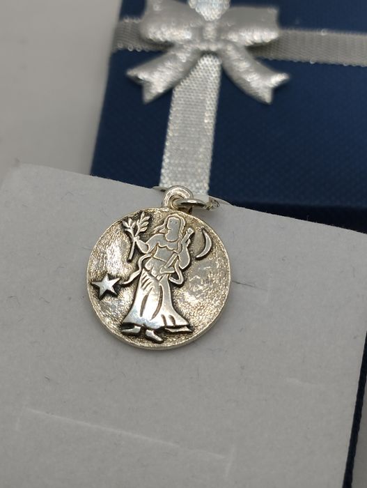 Srebrny wisiorek, znak zodiaku Panna, RYTOSZTUKA, próba 800