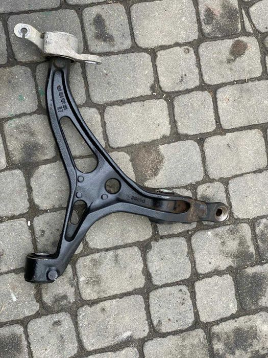 Wahacz przedni dolny prawy Mercedes ML W164