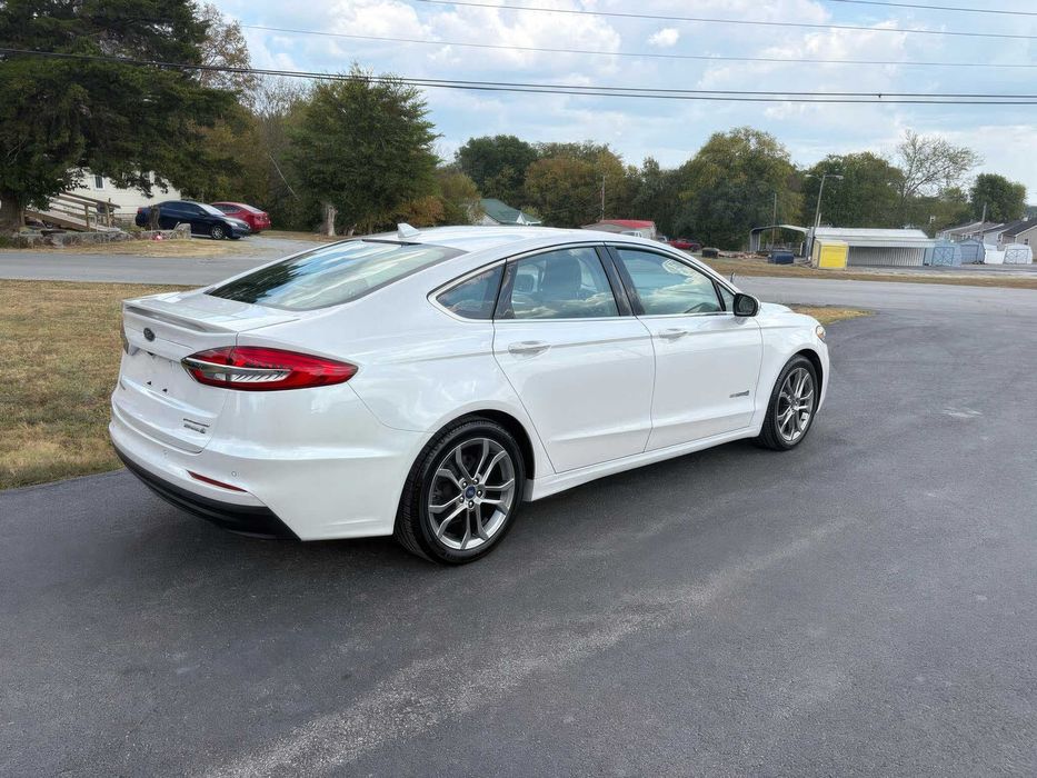 Ford Fusion Hybrid Titanium      2019