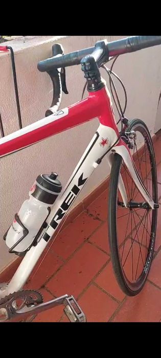 Linda bicicleta trek vermelha e branca único dono e ótimo estado