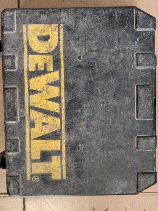 Walizki Narz. 9szt - DeWalt 7szt i Milwaukee 2szt.