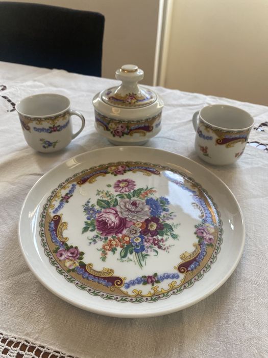 Conjunto prato e chávenas e açucareiro  Limoges