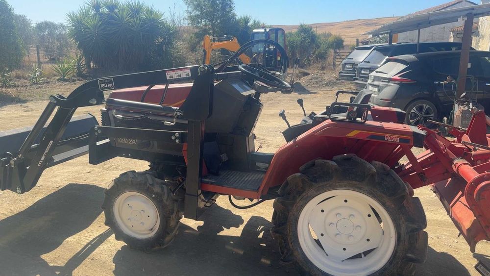 Yanmar F165 (17 cv), 4x4, carregador frontal NOVO a estrear e fresa.