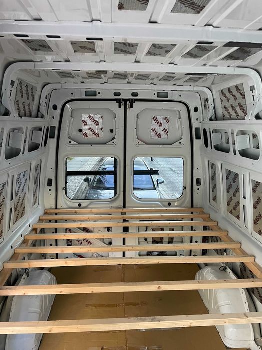 Ford Transit 2013 – 132.000 km – Bom Estado –  Nova Inspeção – Perfeito para Camper