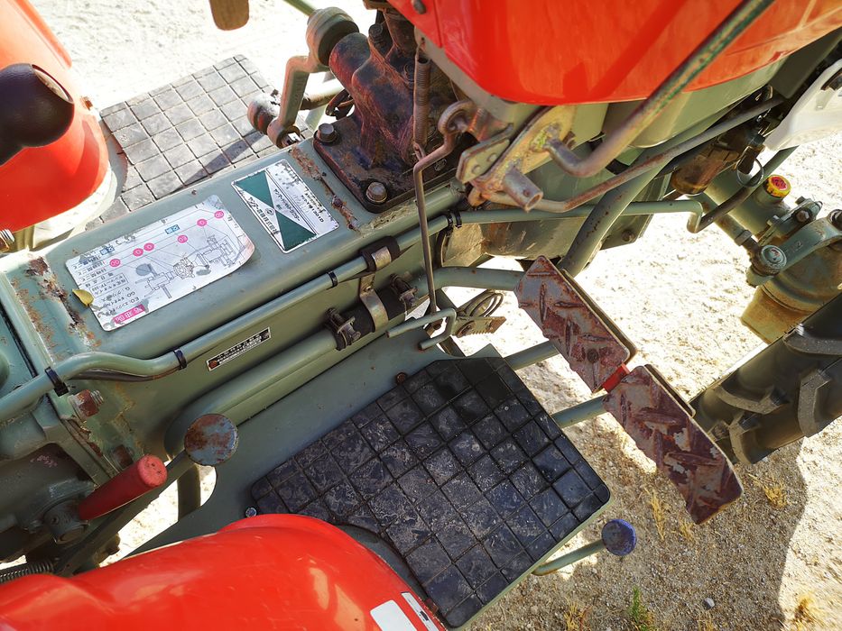 Trator Yanmar 4x4 com alfaias
