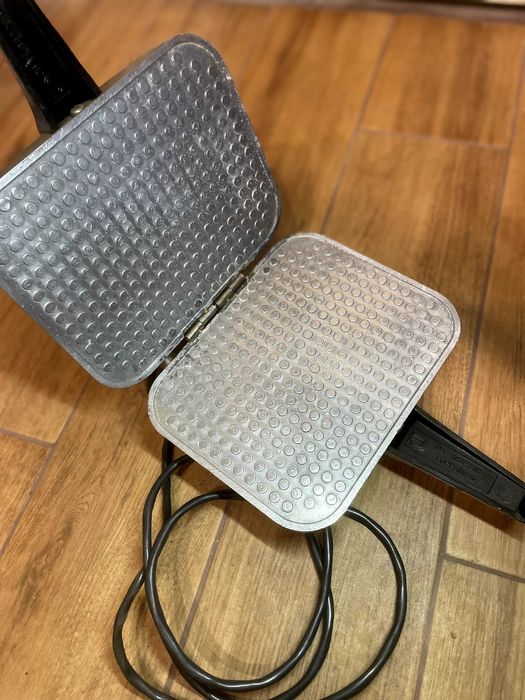 Електро вафельниця Ласунка Радянська