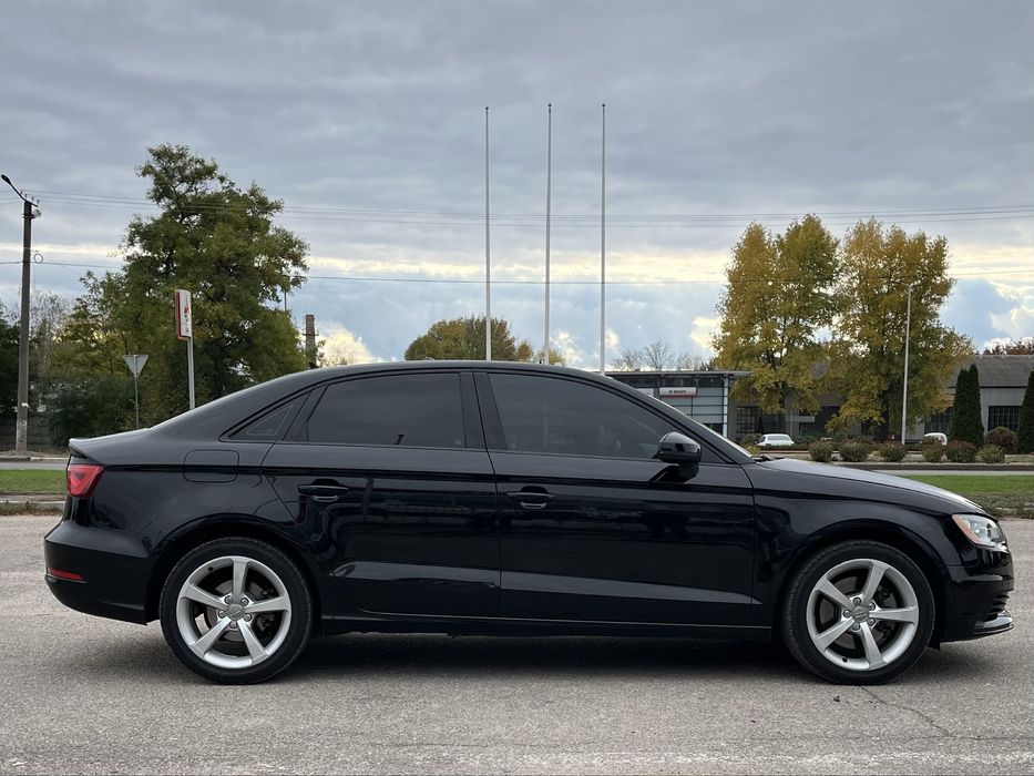 Машина Audi  A3 2016