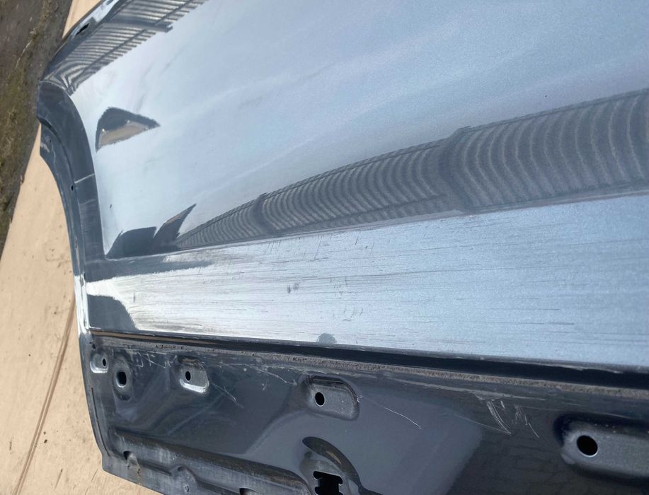 Двері задні праві Audi Q8 дверь дверка має пошкодження видно на фото