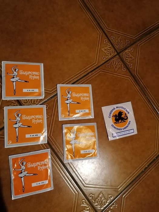 Várias cordas musicais