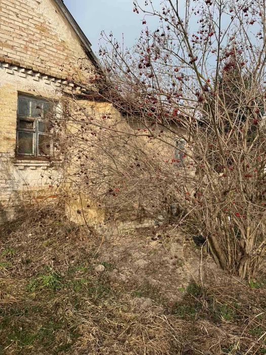 Продам ділянку в центрі Немішаєво. Поруч ж/д вокзал, ліцей, ринок.