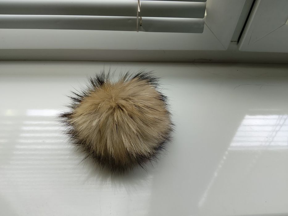 Pompon z jenota naturalnego