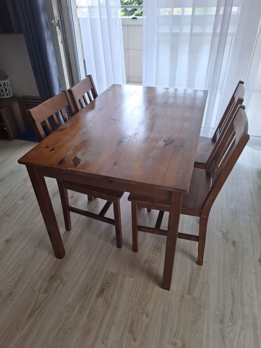 Oddam za darmo stół z krzesłami Rezerwacja
