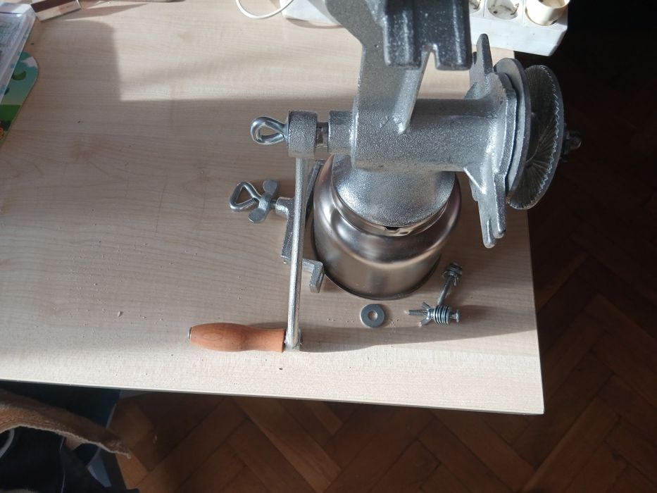 Sprzedam  młynek ręczny