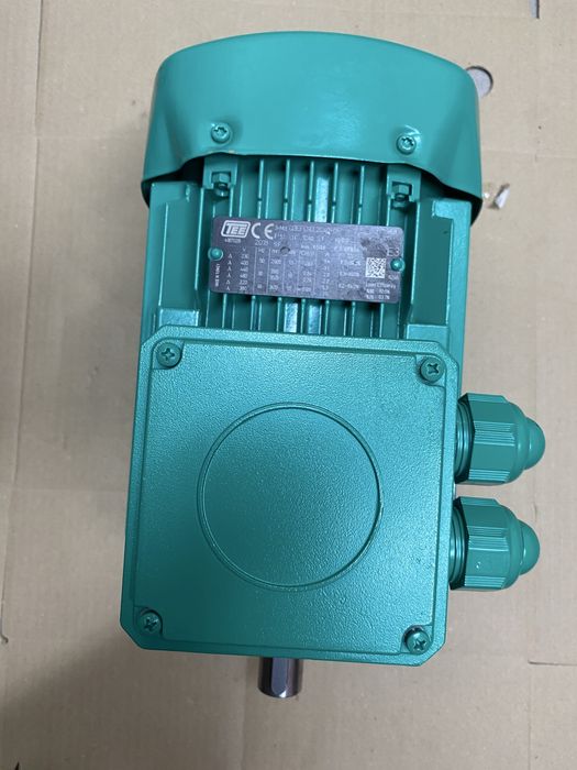 Silnik elektryczny trojfazowy 1,5 kW, nowy, nieuzywany