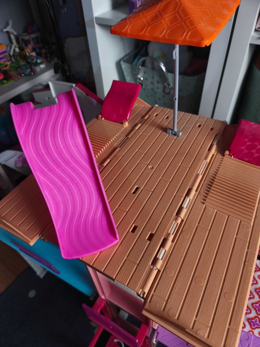 Trzypoziomowy domek Barbie