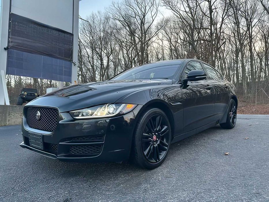 Jaguar XE      2018
