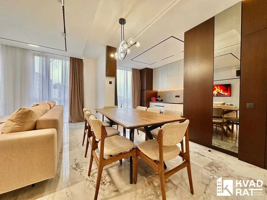 Продаж 2-кімнатної квартири з великою кухнею-студією