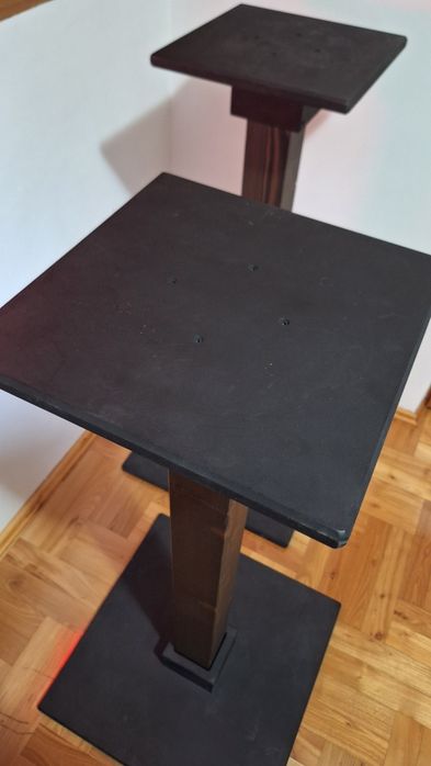 Towery Estradowe Drewniane 105cm