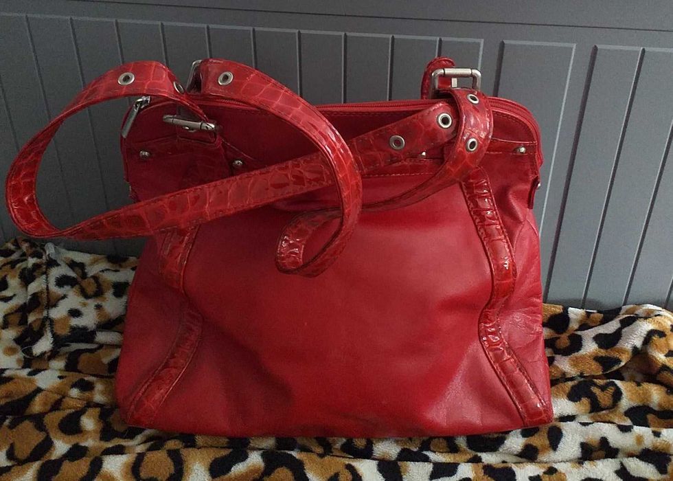 torba czerwona lakierowana wspierasz zwierzaki-aktualne