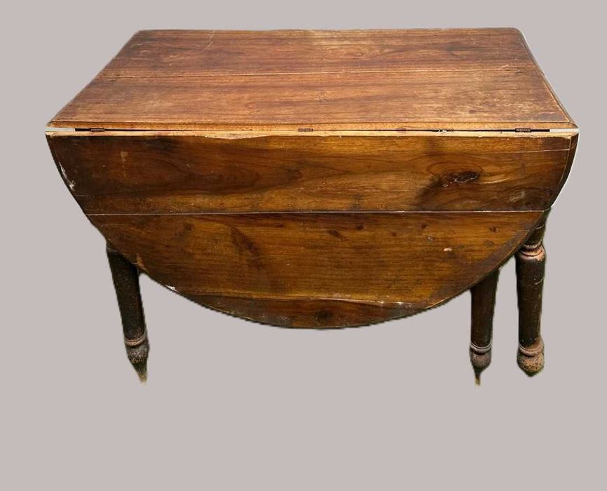 Mesa rustica antiga com abas rebativeis, centenaria