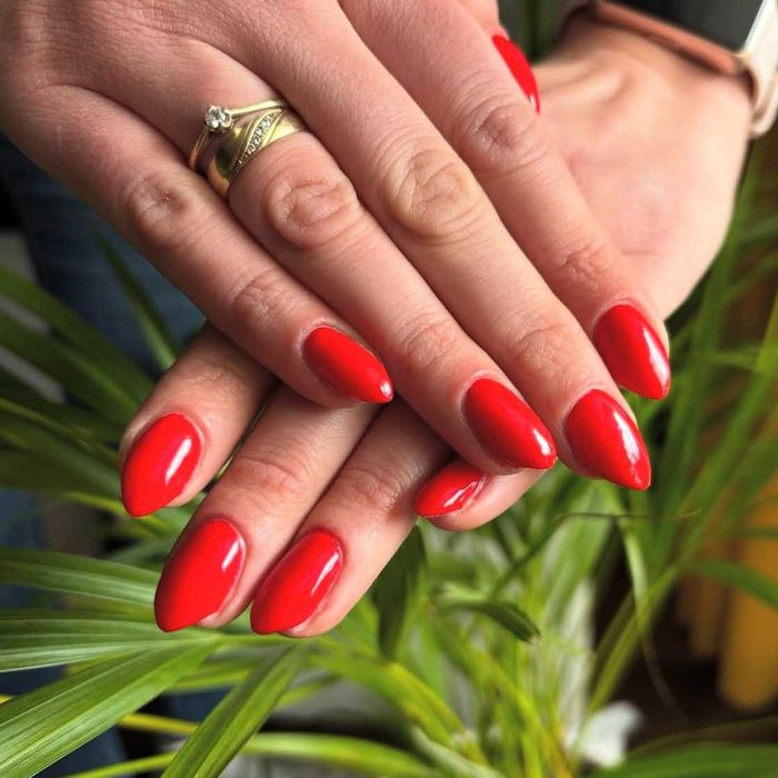 Manicure i pedicure hybrydowy, stylizacje przedłużane