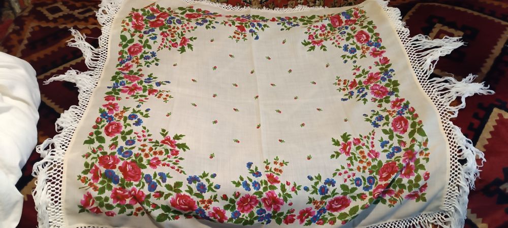 Хустки  чорні та білі