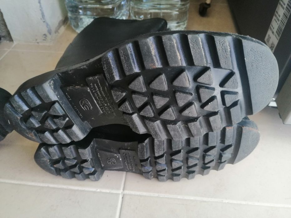 Vendo vários botins ou botas água como novas