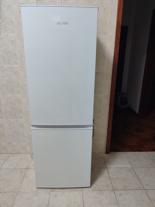 Frigorífico ainda com garantia
