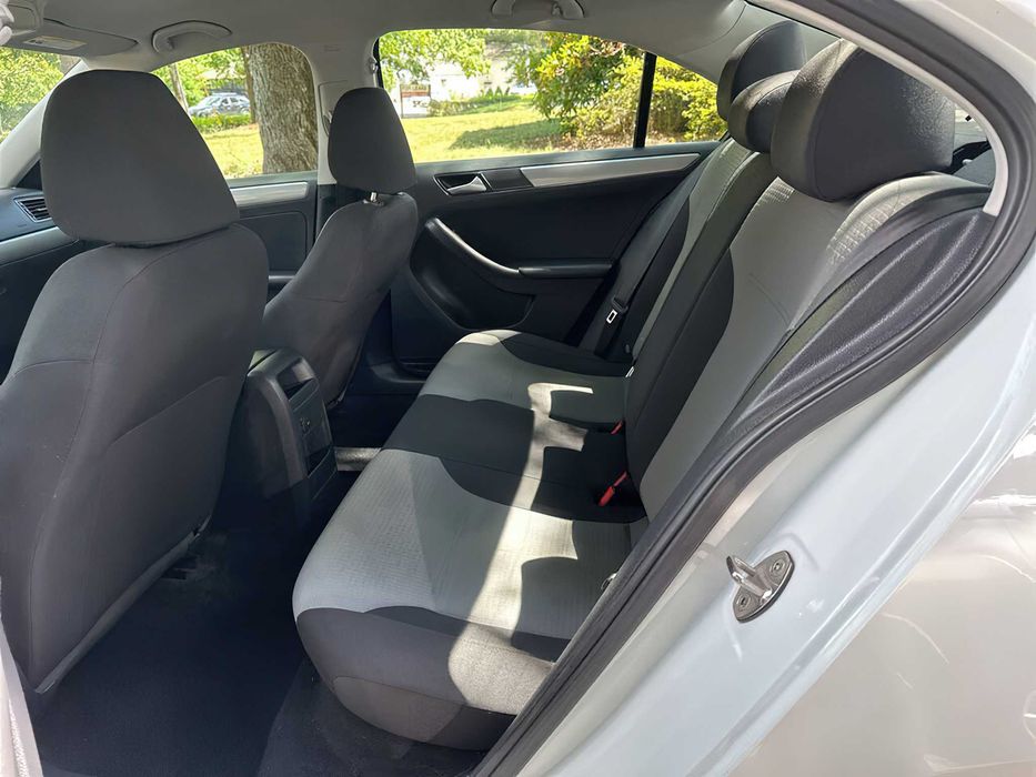 Volkswagen Jetta      2018