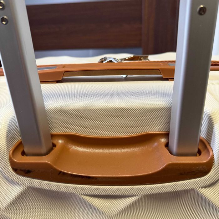 BRITISH TRAVELLER K2395L Duża Walizka podróżna 91l zamek TSA 4 kółka