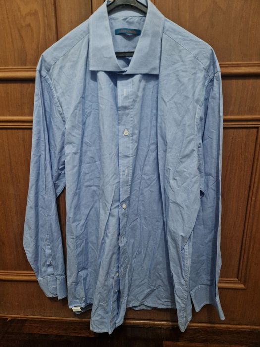 Conjunto de camisas de marca