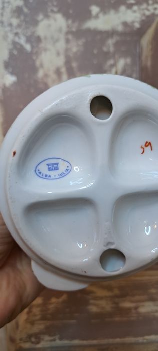 Porcelanowa figurka dziewczyna bez buta