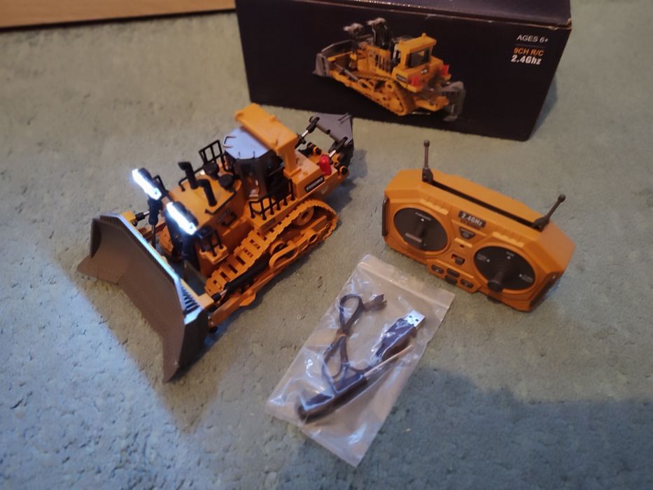 Escavadora radio controle R/C.