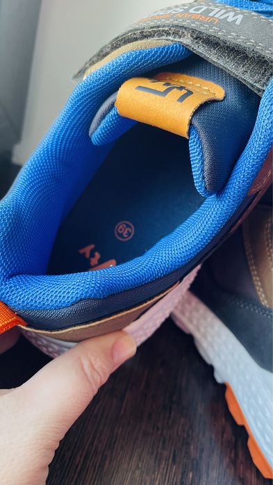 Продам новые кроссовки  B&B