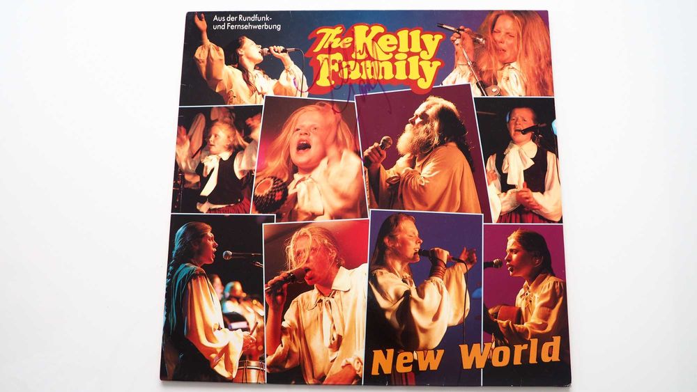THE KELLY FAMILY – NEW WORLD LP, 1990, Dino Music – LP 2701, Germany Stan NM- / NM- — egzemplarz z autografem