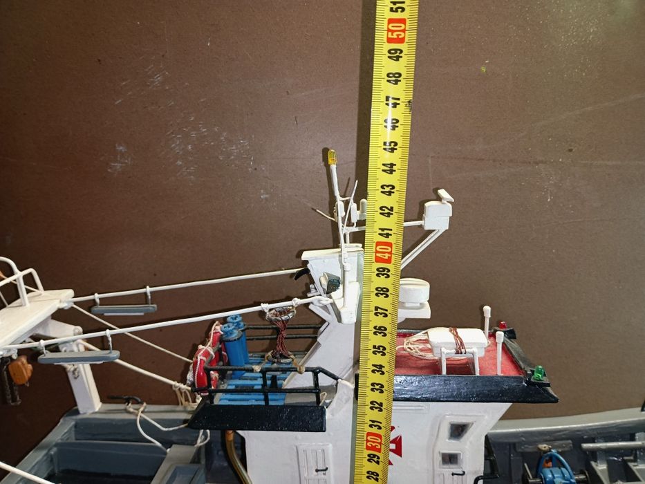 Barco em madeira para coleção, feito artesanalmente, medidas: 56/45cm.