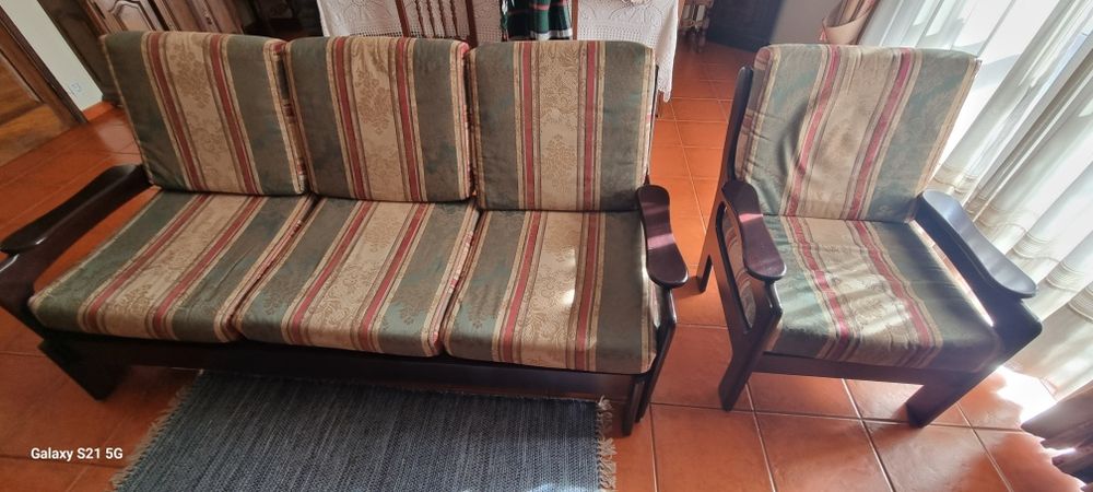 Sofas 3 lugares faz cama, + 1 individual