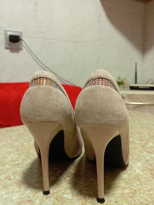 Туфлі жіночі на підборах