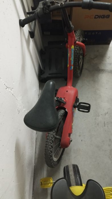 Conjunto de 1 triciclo, 1 bicicleta infantil e 1 trotinete infantil
