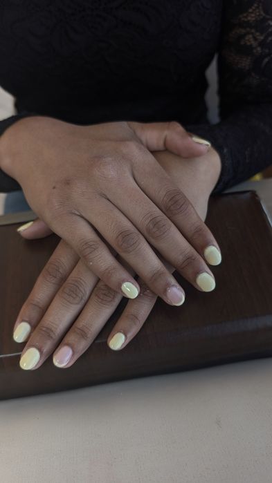 Gel, gelinho e cuidade de unhas