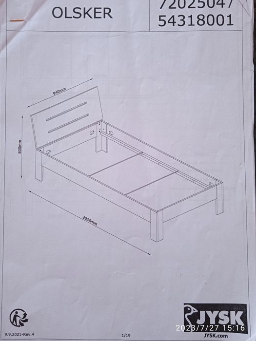 Guarda roupa e uma cama