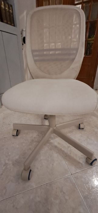 Cadeira giratória beje Ikea