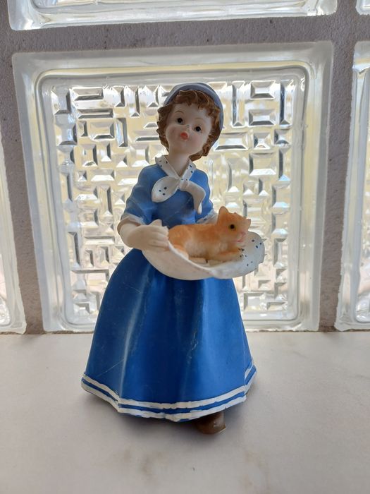 Coleção de bonecas de loiça