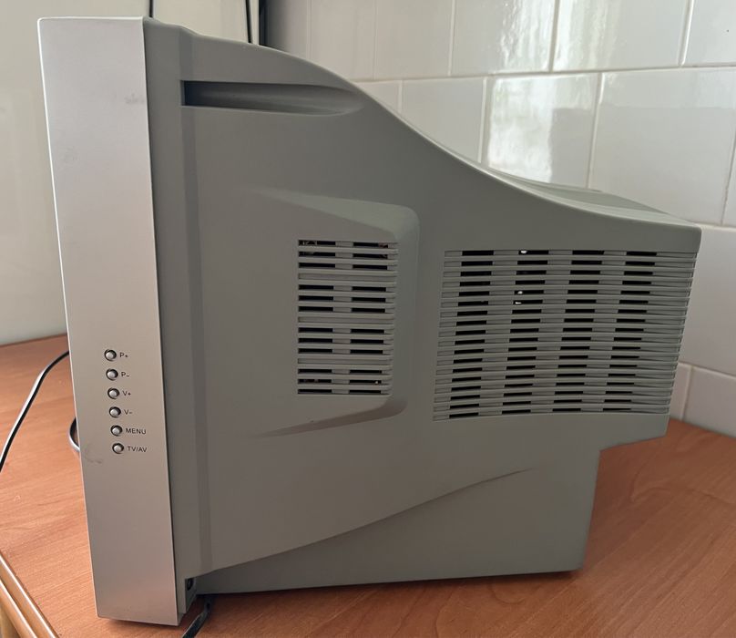 Продам робочий телевізор Elenberg