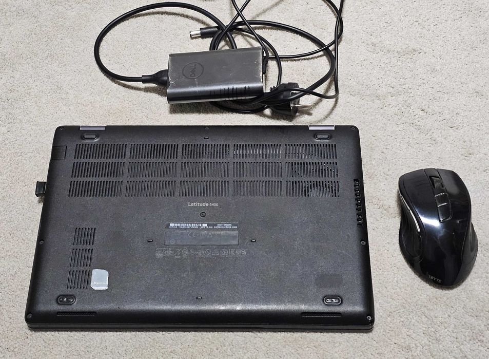 Laptop Dell 5400 i5 8gen. 8GB RAM, Dysk m.2 256 GB. klawiatura PL. wys