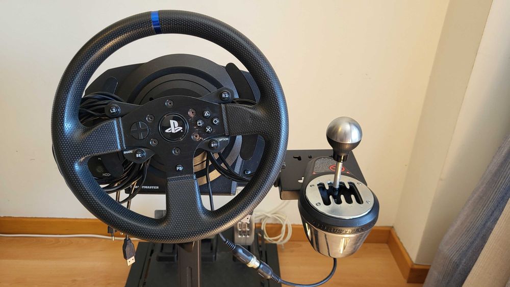Pack SimRacing: Thrustmaster T300 RS + Shifter TH8A + Pedais T3PM + NLR Wheel Stand Lite