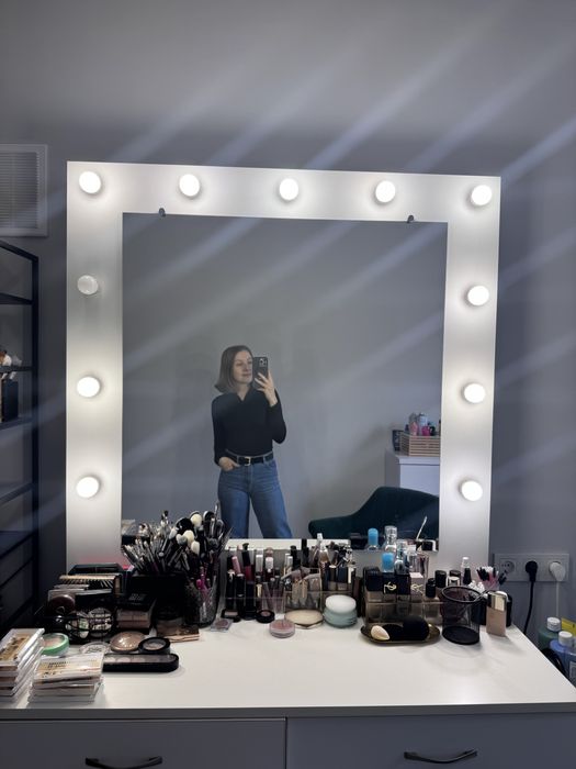 Стіл для візажиста бровіста гримерний столик