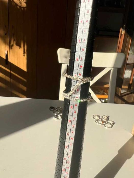 Pierścionek z cyrkoniami